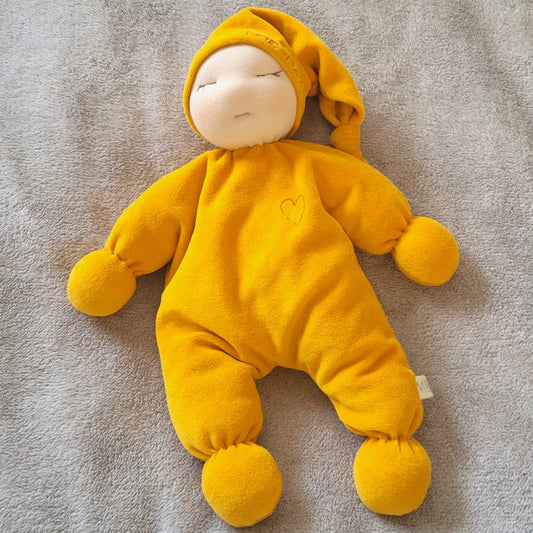 Pehme käsitöö nukk, sinepikollane Une-Mati