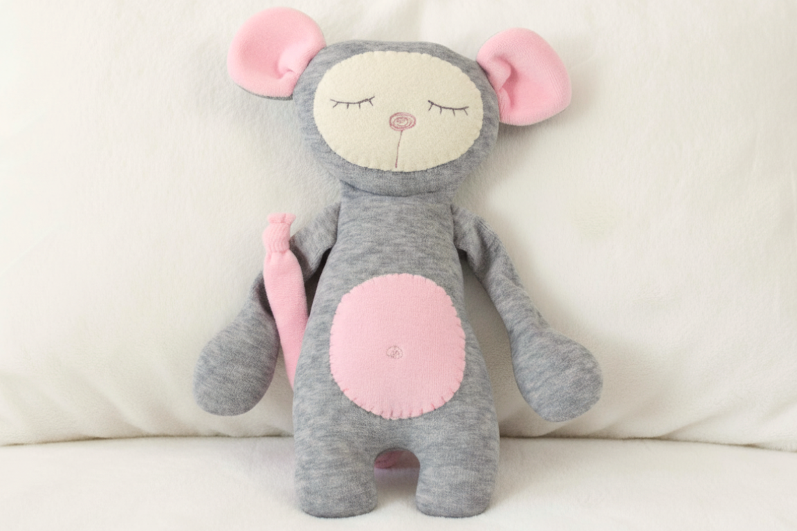 Soft mouse toy